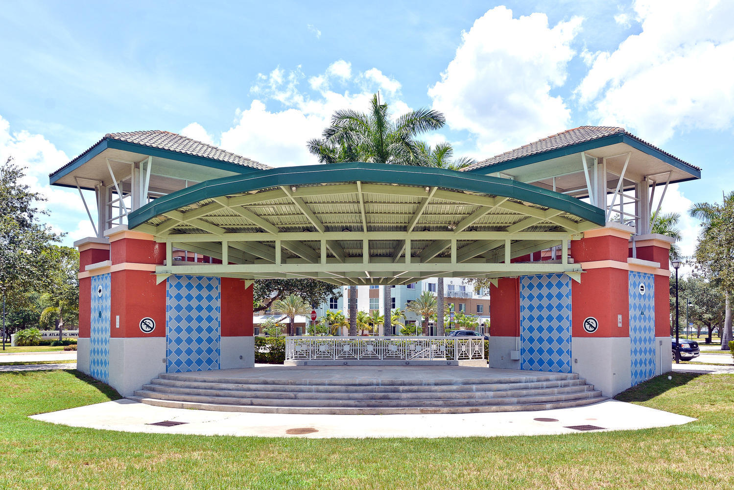 4135 Community Drive Jupiter, FL 33458 - Photo 36 of 39 a view of a house with a yard balcony