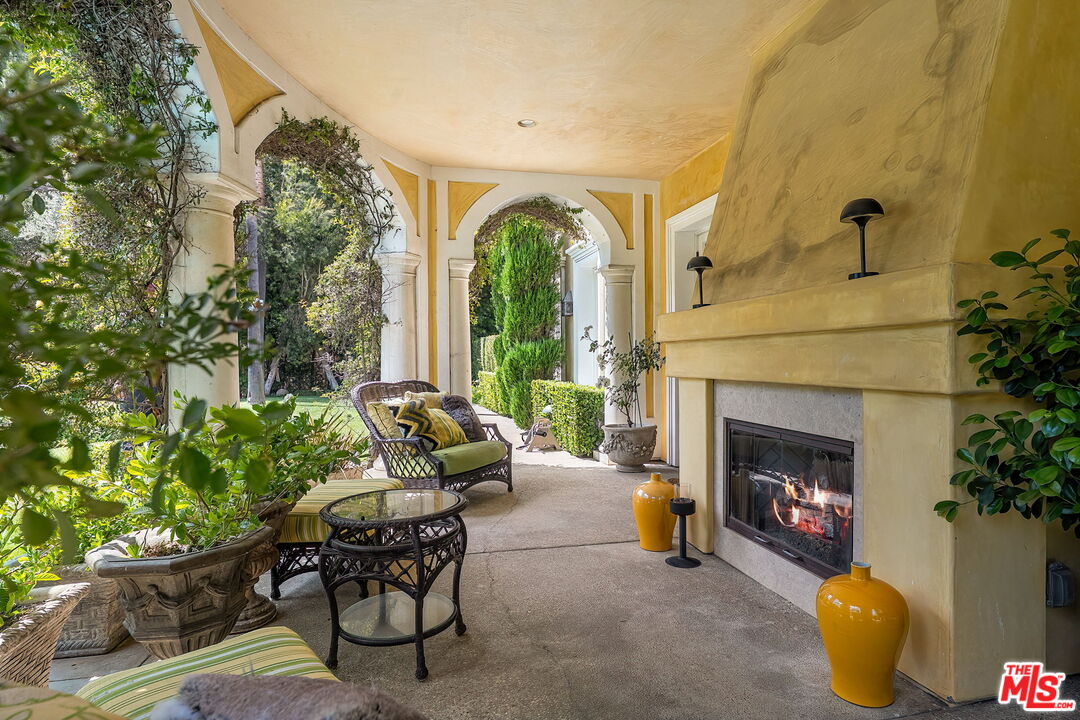 13935 Durham Road Beverly Hills, CA 90210 - Photo 18 of 21