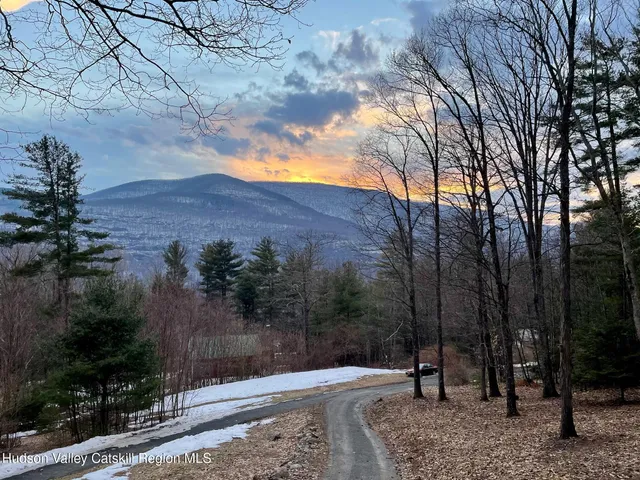 $799,000 | 26 Carle Road, Mount Tremper, NY 12457