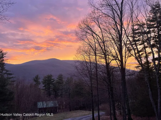 $799,000 | 26 Carle Road, Mount Tremper, NY 12457