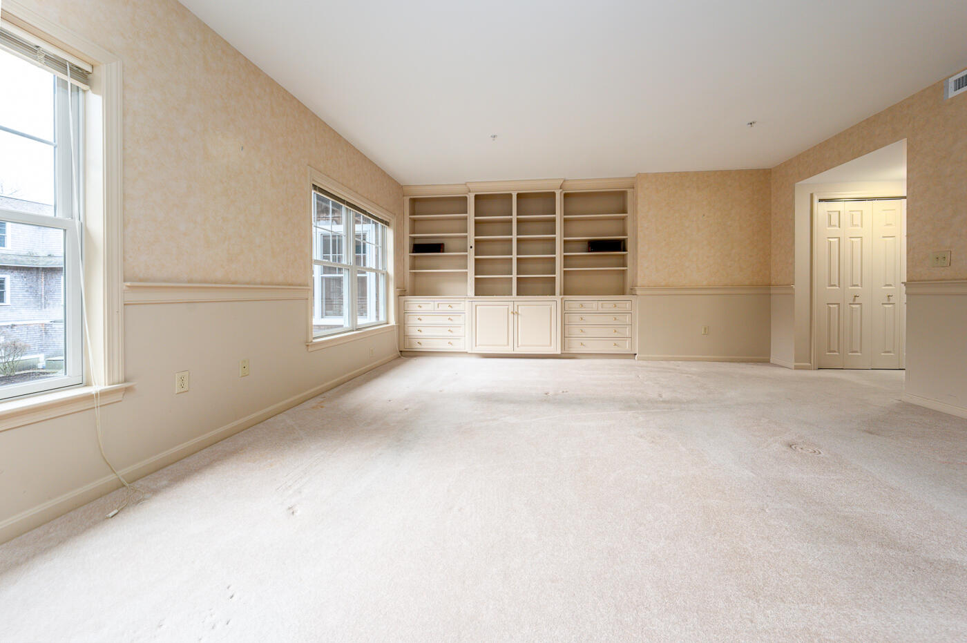 18 West Road, Unit 201 Orleans, MA 02653 - Photo 6 of 36 livroom1