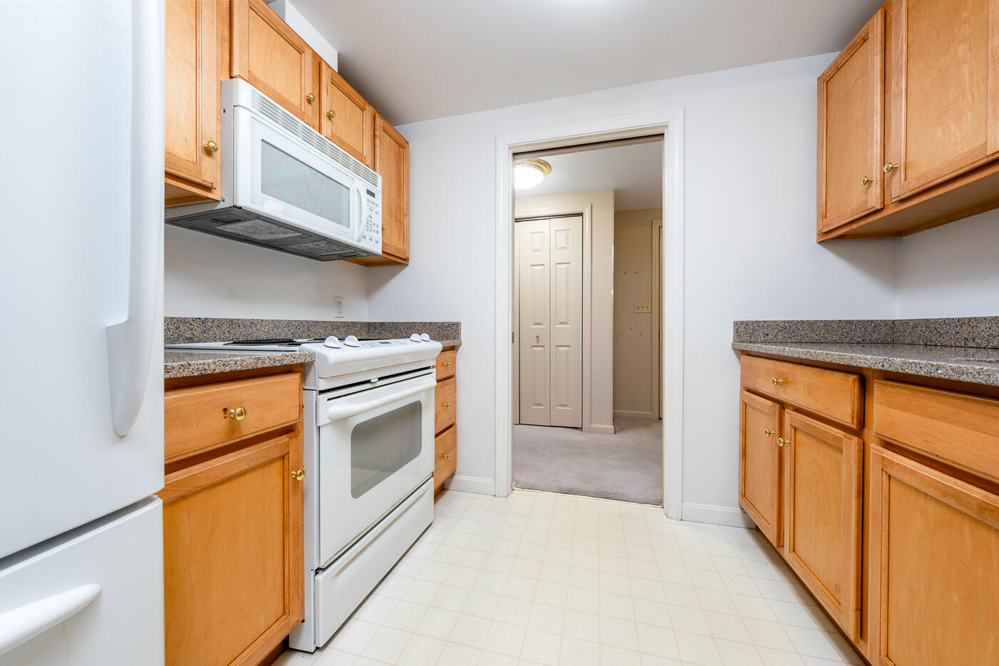 18 West Road, Unit 201 Orleans, MA 02653 - Photo 7 of 36 kitchen3