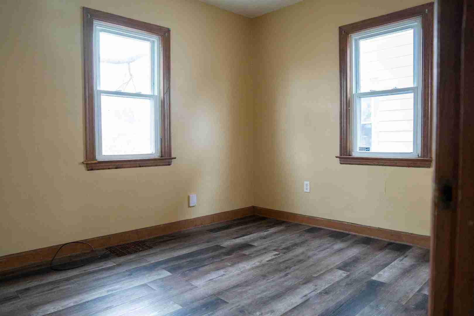 3105-9 9 1/2 Street Rock Island, IL 61201 - Photo 5 of 13 an empty room with a window