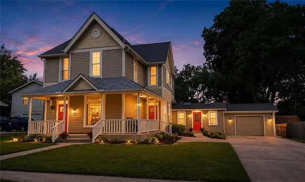 $475,000 | 204 Southeast 1st Street, Lee's Summit, MO 64063