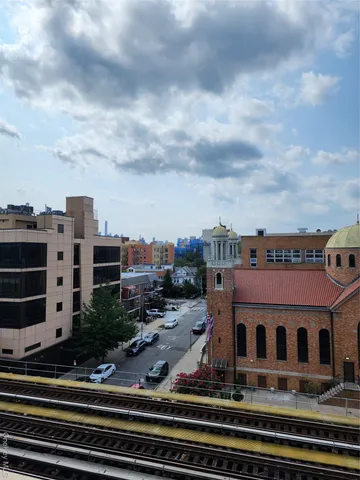 $575,000 | 3063 31st Street, Unit 605 | Astoria