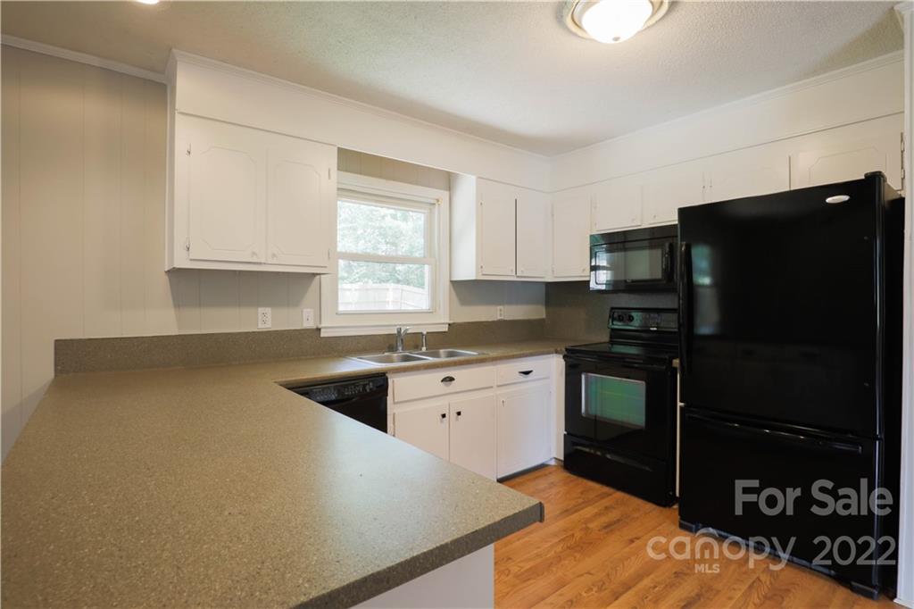 323 Ridge Drive Mount Holly, NC 28120 - Photo 4 of 14 Gallery Image 4