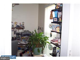 441 Tomlinson Road, Unit H11 Philadelphia, PA 19116 - Photo 2 of 8 Living Room