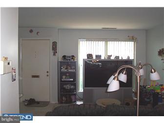 441 Tomlinson Road, Unit H11 Philadelphia, PA 19116 - Photo 3 of 8 Living Room