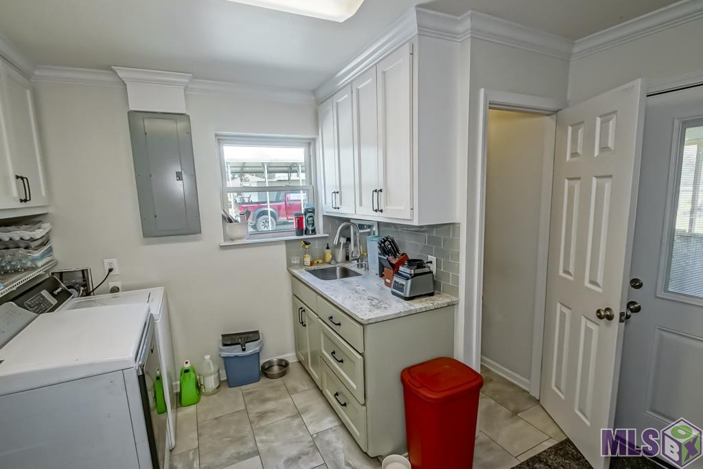 20354 Plank Road Zachary, LA 70791 - Photo 16 of 28 Laundry & half bath