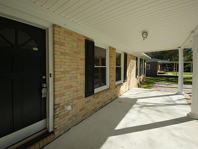 628 Schooner Road Charleston, SC 29412 - Photo 2 of 34 Inviting Front Porch