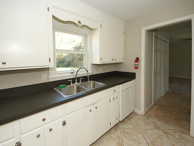 628 Schooner Road Charleston, SC 29412 - Photo 11 of 34 Kitchen
