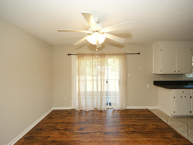 628 Schooner Road Charleston, SC 29412 - Photo 8 of 34 Eat-In Kitchen Area