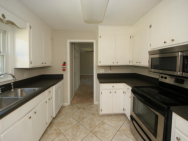 628 Schooner Road Charleston, SC 29412 - Photo 10 of 34 Kitchen