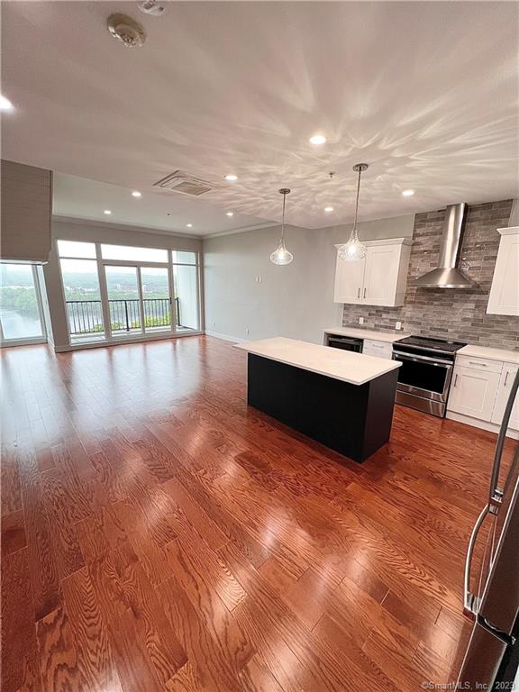 586 West Thames Street, Unit 602, Norwich, CT 06360 Compass