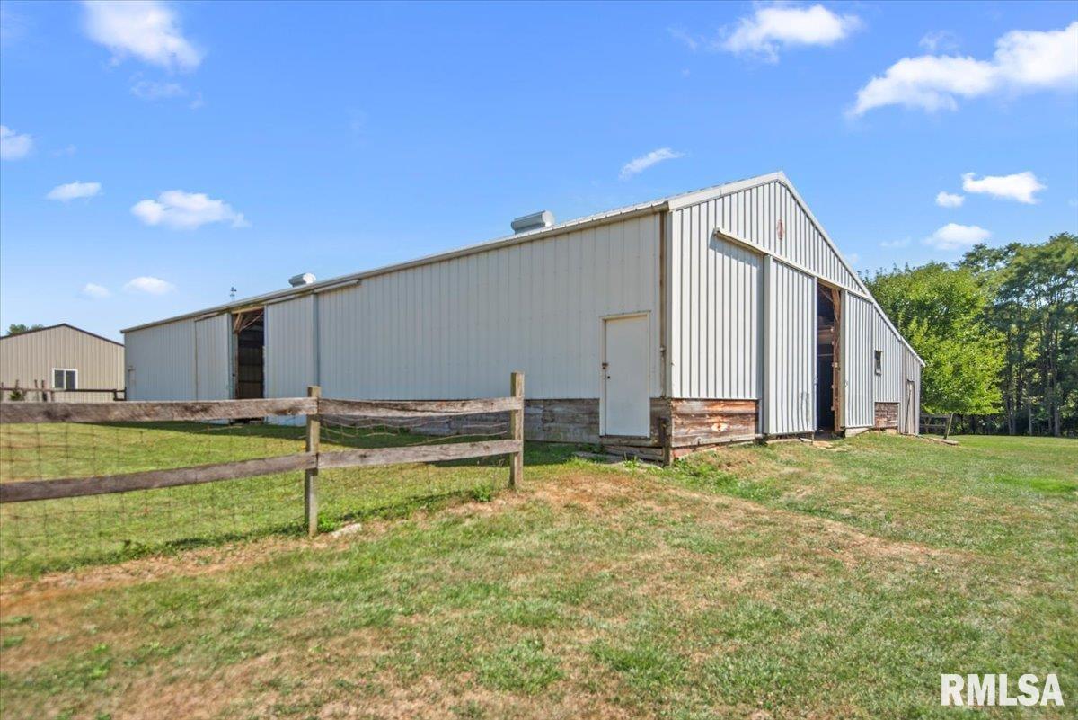 20033 Sunny Acres Road Petersburg, IL 62675 - Photo 2 of 25 Gallery Image 2