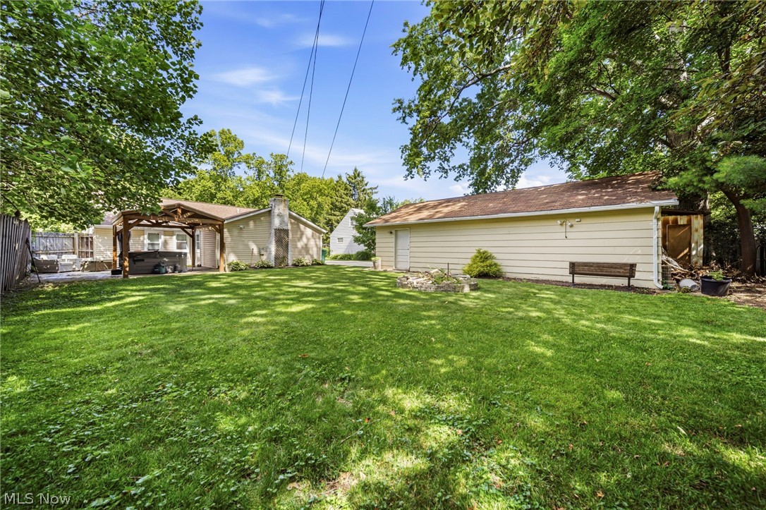 8225 Dartmoor Road Mentor, OH 44060 - Photo 10 of 32