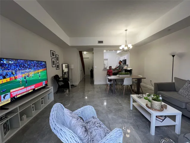 $476,000 | 4377 Northwest 110th Avenue, Doral, FL 33178