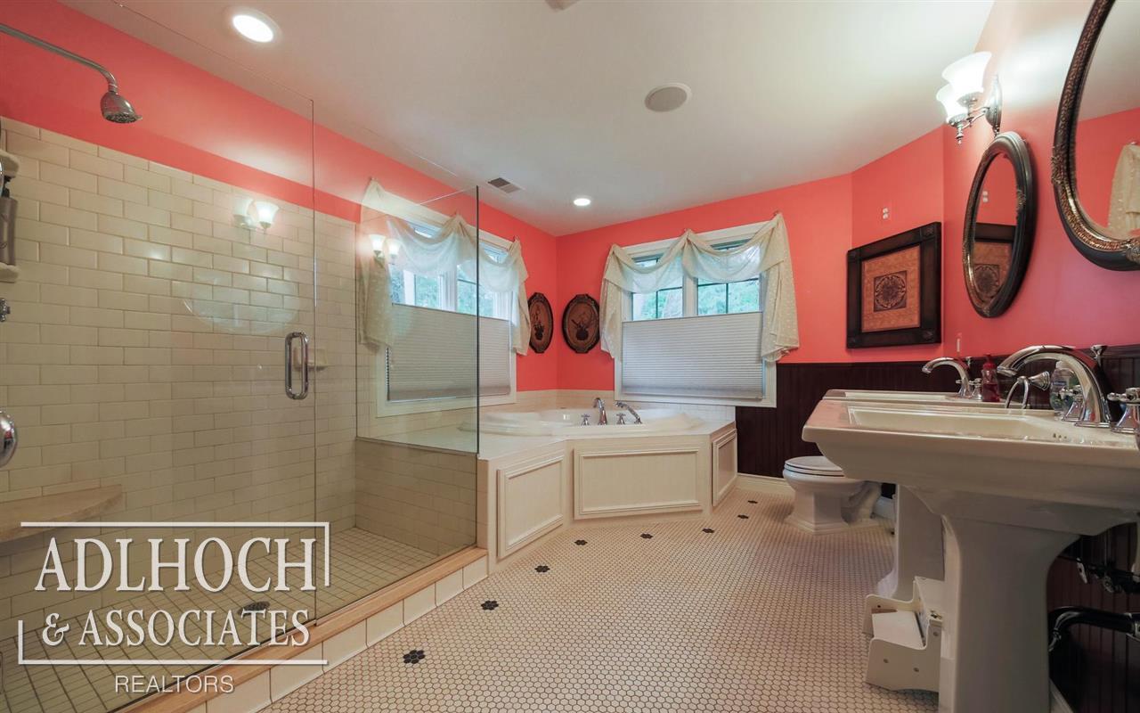 920 Shoreham Road Grosse Pointe, MI 48236 - Photo 18 of 39 31304749-17.JPG