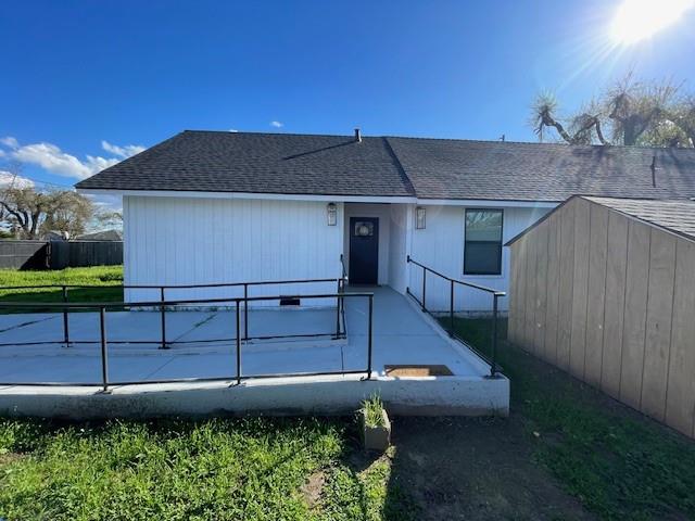 6547 Rio Linda Boulevard Rio Linda, CA 95673 - Photo 6 of 8 a front view of a house with a yard