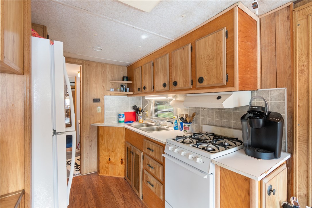 7945 Lake Road, Unit 44 AND 45 Sodus Point, NY 14555 - Photo 10 of 18 ALL APPLIANCES STAY!