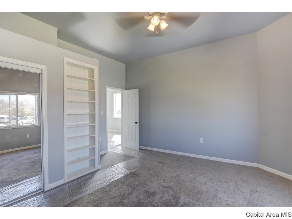 1120 East Ridgely Avenue Springfield, IL 62702 - Photo 3 of 32