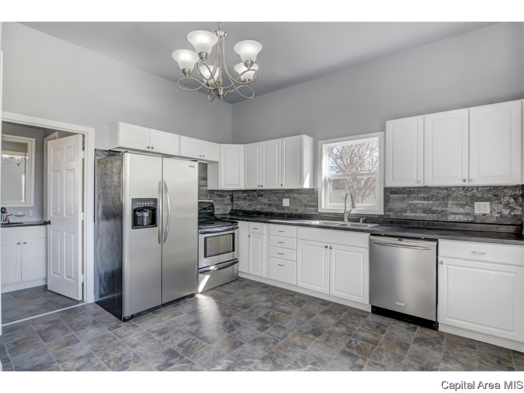1120 East Ridgely Avenue Springfield, IL 62702 - Photo 4 of 32