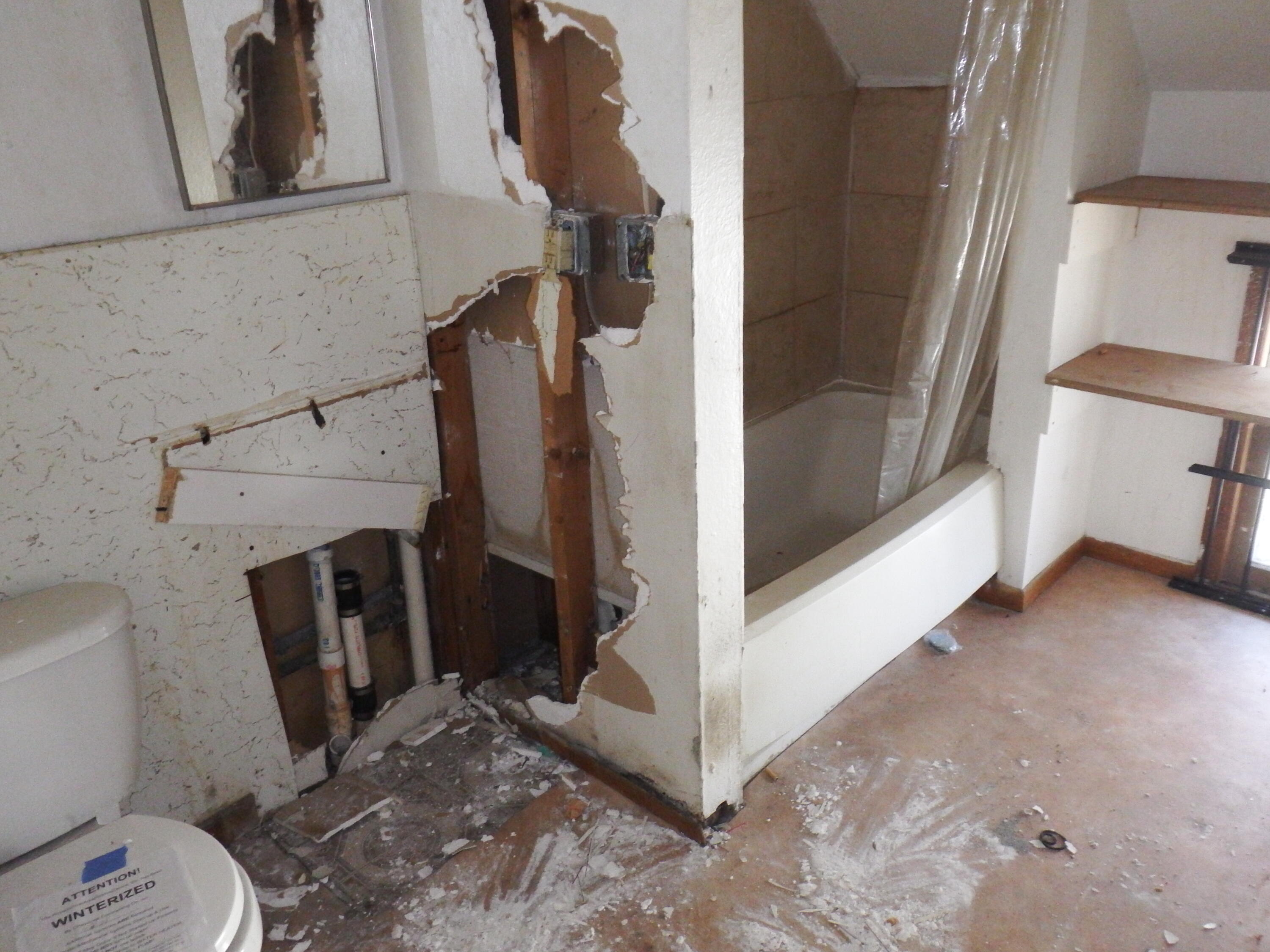 2632 North 28th Street Milwaukee, WI 53210 - Photo 13 of 15 bathroom