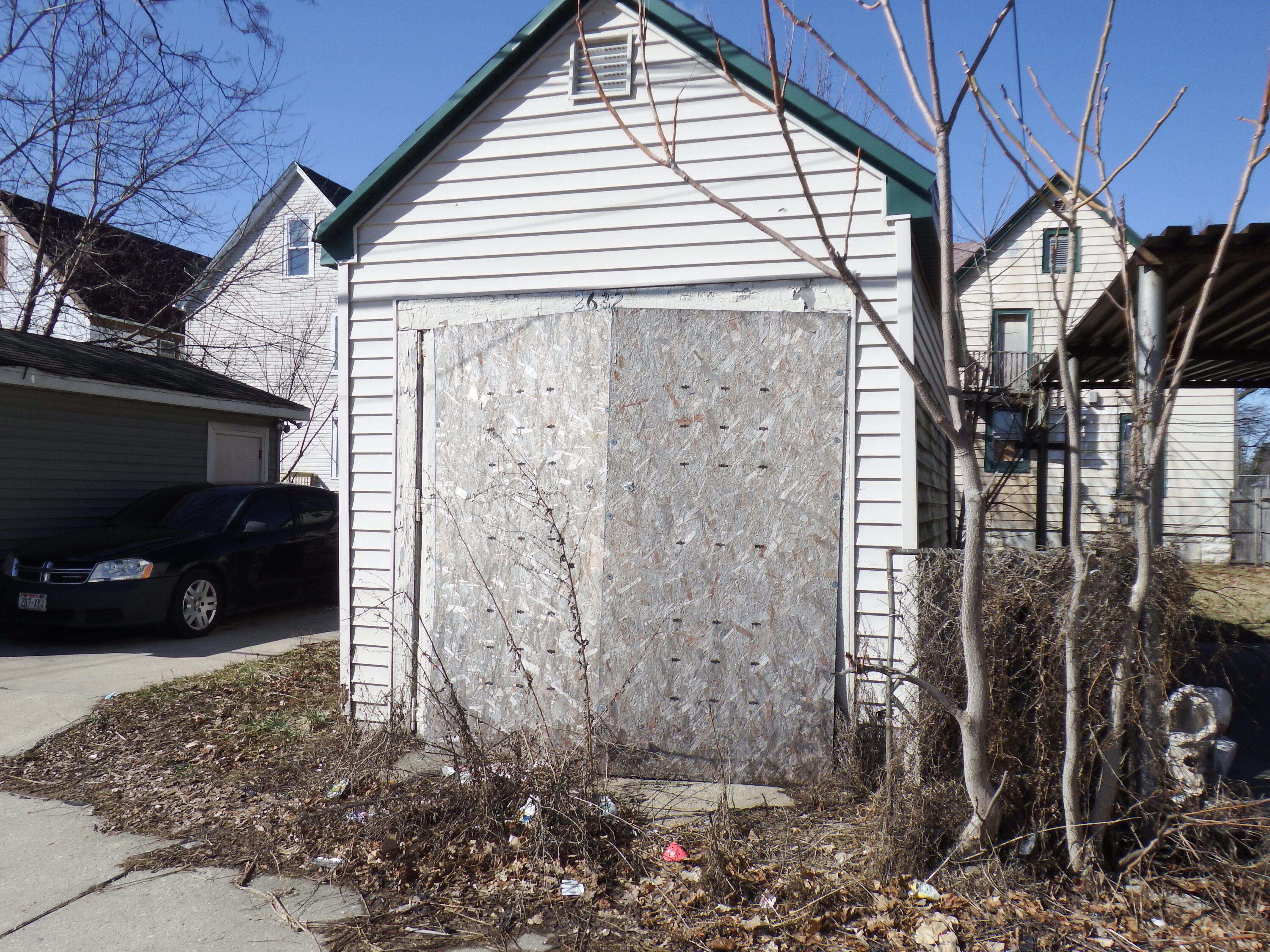 2632 North 28th Street Milwaukee, WI 53210 - Photo 4 of 15 garage