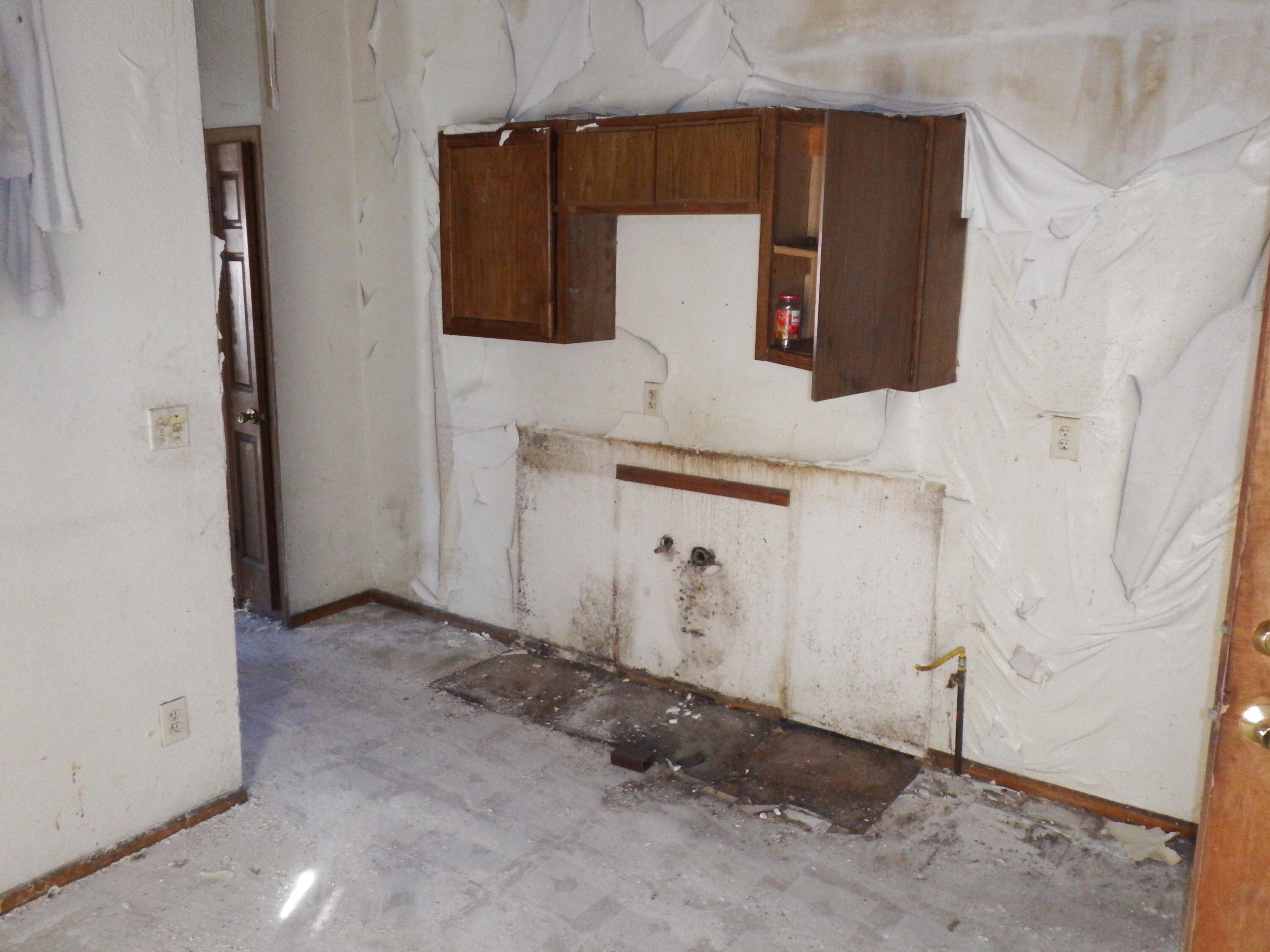2632 North 28th Street Milwaukee, WI 53210 - Photo 10 of 15 kitchen