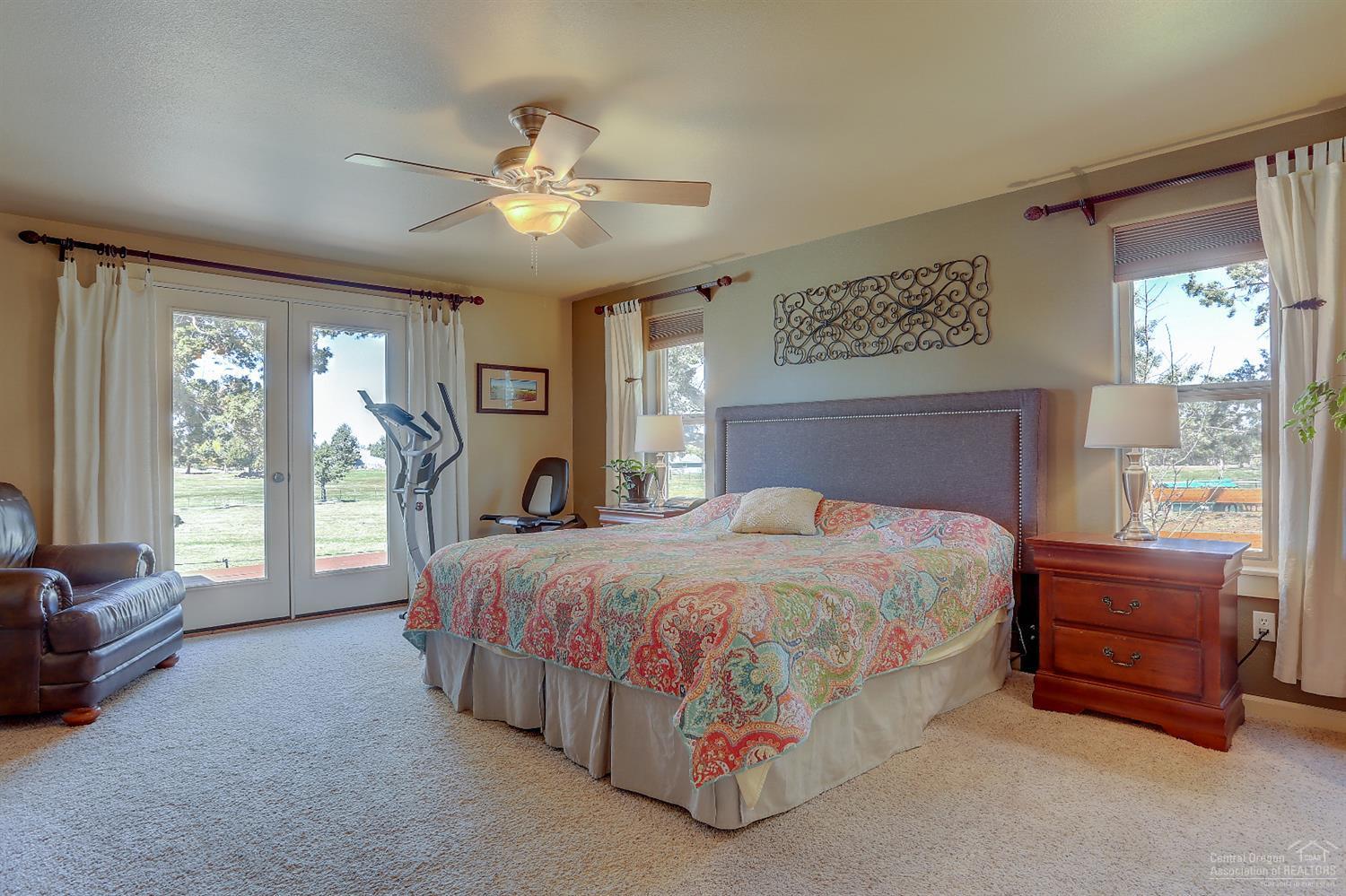 62515 Waugh Road Bend, OR 97701 - Photo 9 of 25 Gallery Image 9