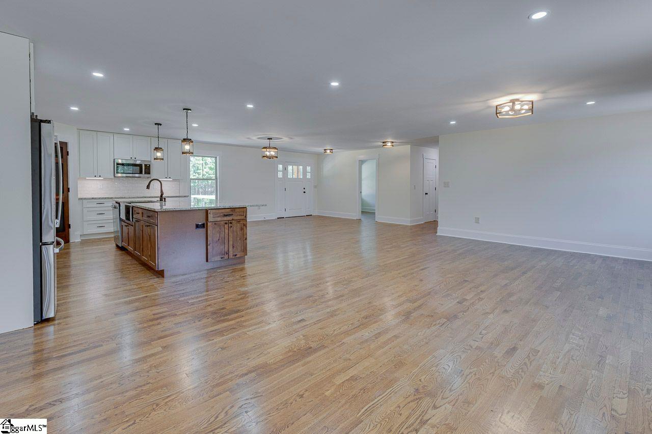 1041 Motlow School Road Campobello, SC 29322 - Photo 11 of 39