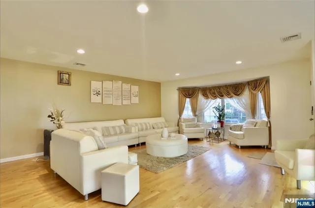 $860,000 | 386 A Park Avenue, Fairview, NJ 07022