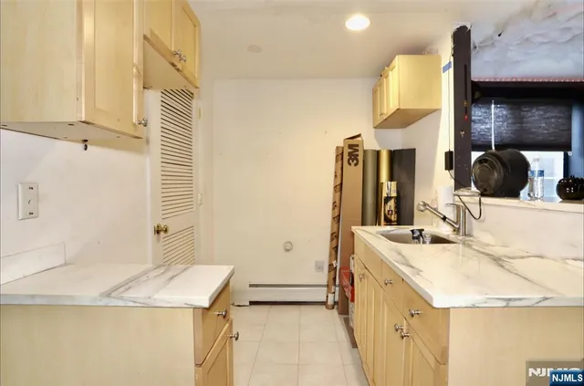 $860,000 | 386 A Park Avenue, Fairview, NJ 07022