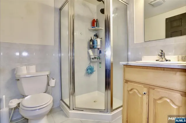 $860,000 | 386 A Park Avenue, Fairview, NJ 07022