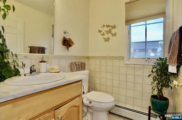 $860,000 | 386 A Park Avenue, Fairview, NJ 07022