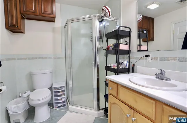 $860,000 | 386 A Park Avenue, Fairview, NJ 07022