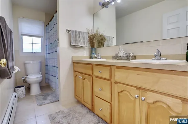 $860,000 | 386 A Park Avenue, Fairview, NJ 07022