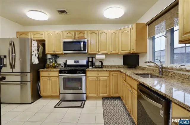 $860,000 | 386 A Park Avenue, Fairview, NJ 07022