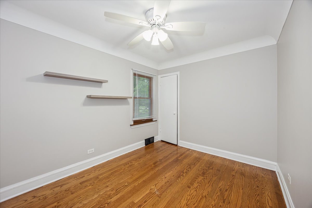9048 Maple Avenue Burr Ridge, IL 60527 - Photo 7 of 14 Gallery Image 7