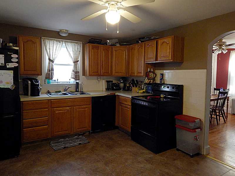4 Howland Road Cranston, RI 02910 - Photo 9 of 18 Kitchen.