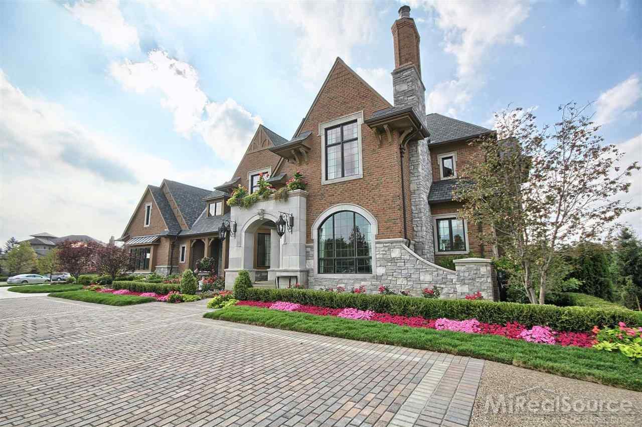 2444 Crownhedge Court Rochester, MI 48306 - Photo 2 of 32 Gallery Image 2