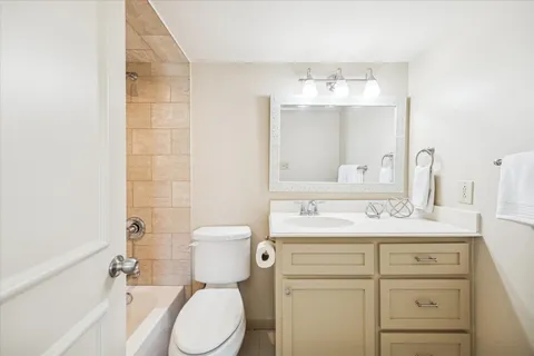 $195,000 | 14703 Barryknoll Lane, Unit 25, Houston, TX 77079