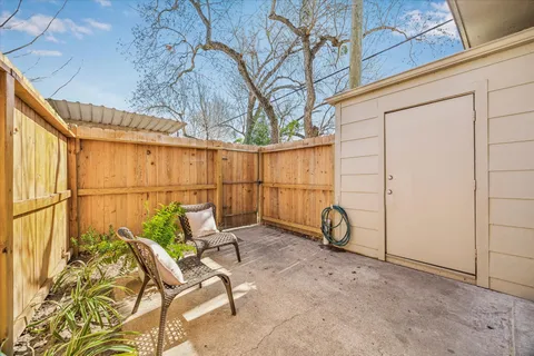 $195,000 | 14703 Barryknoll Lane, Unit 25, Houston, TX 77079