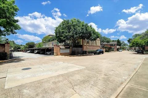 $195,000 | 14703 Barryknoll Lane, Unit 25, Houston, TX 77079