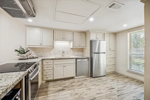 $195,000 | 14703 Barryknoll Lane, Unit 25, Houston, TX 77079