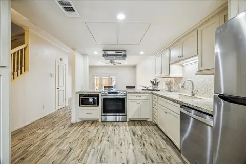 $195,000 | 14703 Barryknoll Lane, Unit 25, Houston, TX 77079