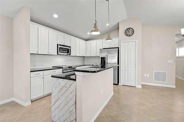 a view of an empty room with a ceiling fan