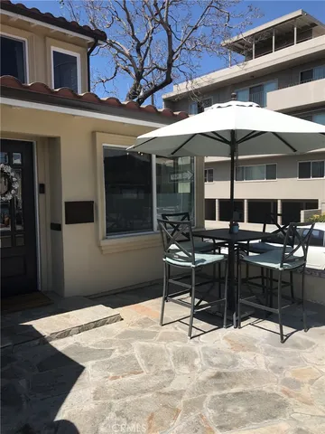 a view of a dinning tables and chairs in a patio