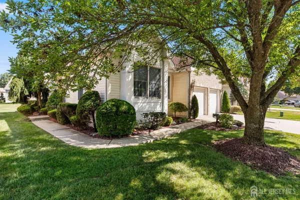 $615,000 | 9 Westminster Drive, Monroe Township, NJ 08831