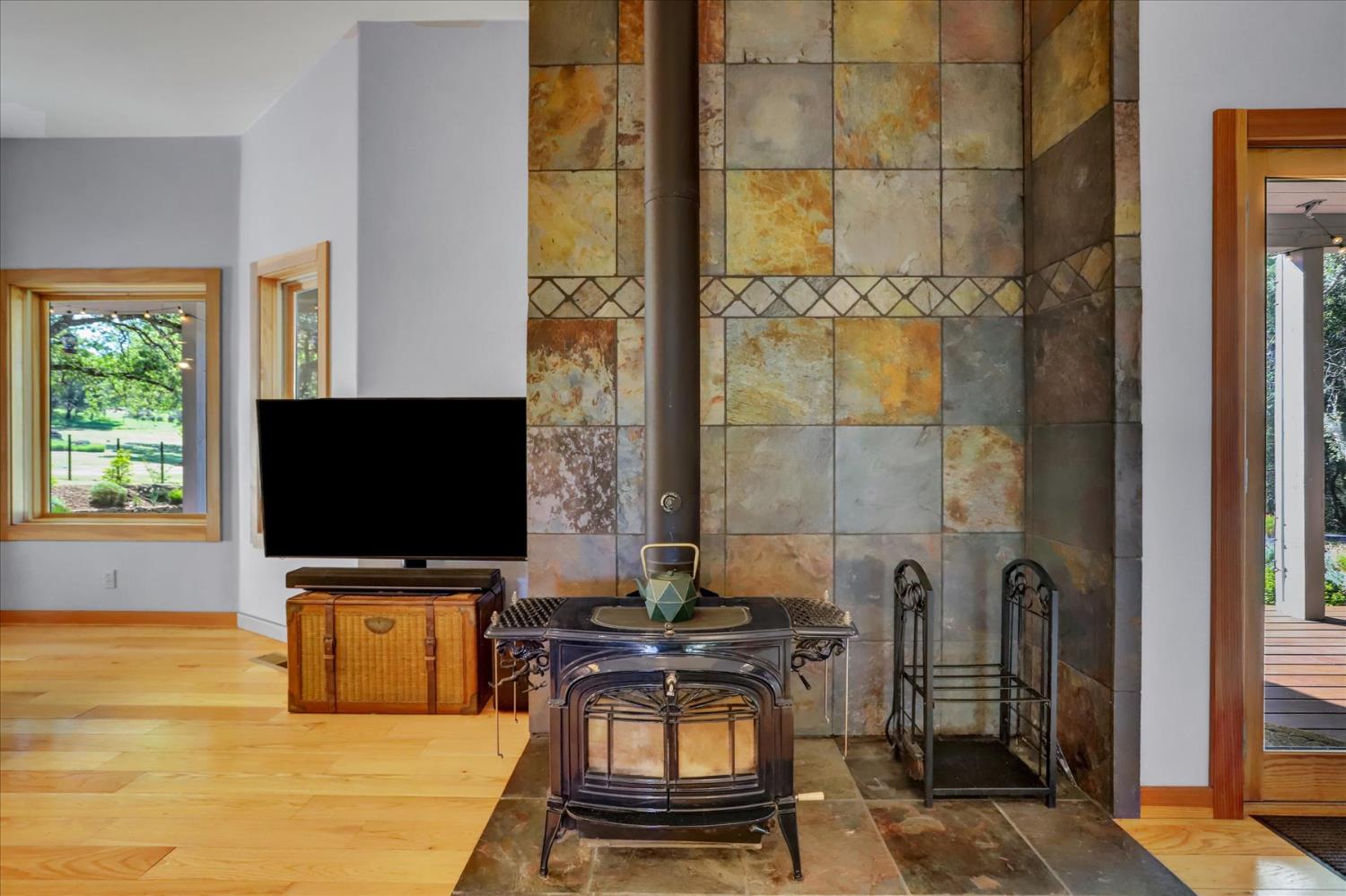 25799 Sweet Road Grass Valley, CA 95949 - Photo 11 of 99